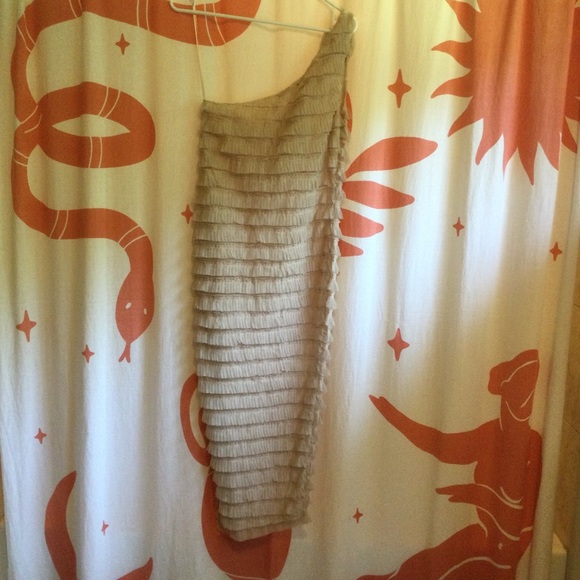 NWT Kimchi Blue Rita Ruffle One Shoulder Midi Dress - Picture 8 of 13